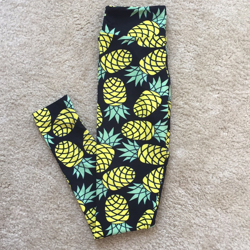 LuLaRoe OS black pineapple leggings